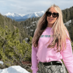 Winter vol Liefde-Antine woest: Denise draagt haar verdwenen Prada-zonnebril