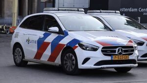 Man slaat vrouwelijke boa een bloedneus bij controle in bus: totale chaos breekt uit