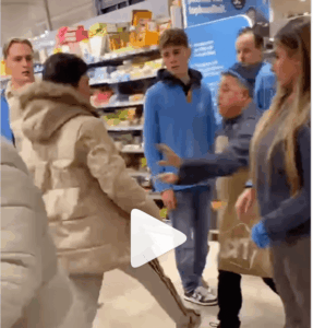Paniek in Haagse Albert Heijn: man gaat volledig door het lint en valt personeel aan