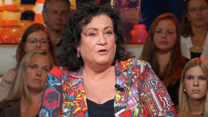 Bh van Caroline van der Plas steelt de show bij Nieuwsuur: ‘Er zat iets in wat voor chaos zorgde’ Bh van Caroline van der Plas steelt de show bij Nieuwsuur: ‘Er zat iets in wat voor chaos zorgde’