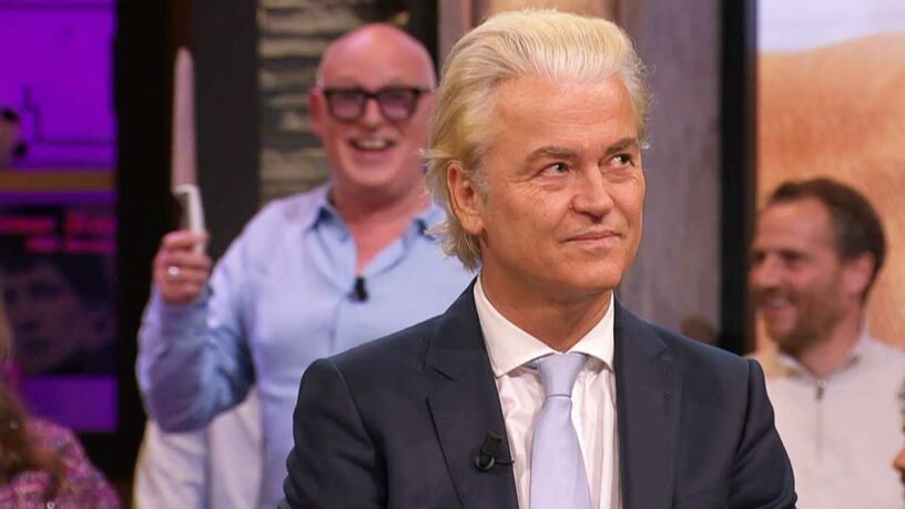Paniek bij de bewaking: René van der Gijp loopt met mes op Geert Wilders af Paniek bij de bewaking: René van der Gijp loopt met mes op Geert Wilders af