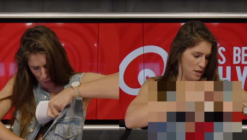 Marieke Elsinga kleedt zich live uit bij Qmusic: ‘Even die plak-bh goed zetten’ Marieke Elsinga kleedt zich live uit bij Qmusic: ‘Even die plak-bh goed zetten’