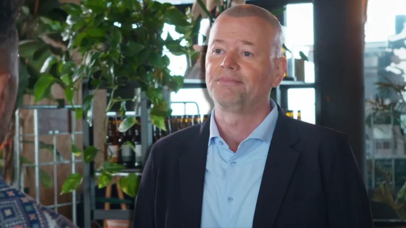 Onherkenbaar: Raymond van Barneveld is maar liefst 44 kilo afgevallen