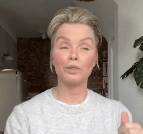 Kijkers slaan steil achterover van onherkenbare Bridget Maasland, gezicht vol botox