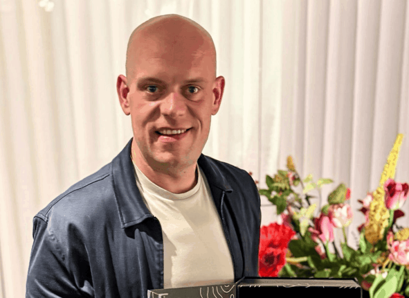 Tweeëntwintig kilo lichter: Michael van Gerwen onherkenbaar door Ozempic