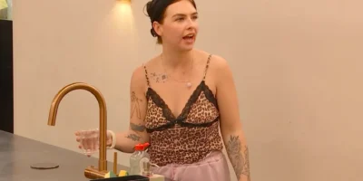 Zwaar vernederde Robert zint op wraak in de Bondgenoten nadat Roxy openlijk fantaseert over een andere man