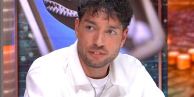 Ook buiten de loods van de Bondgenoten blijft Thomas blind achter de valse streken van Chess staan