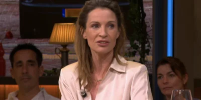 Astrid Holleeder keert terug op de buis bij Johnny de Mol, maar de kijker is niet onder de indruk